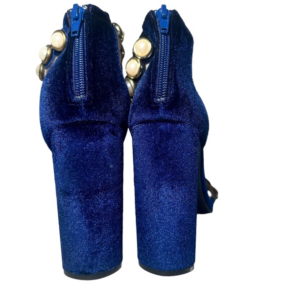 Qupid Heels 7 Blue Velvet w/ Pearl Accents - Picture 6 of 10